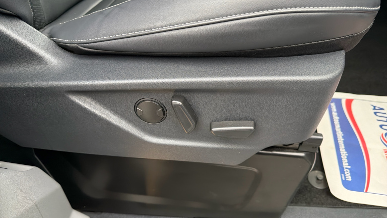 Ford Tourneo Custom 320 L2 Diesel Fwd 2.0 EcoBlue 136ps H1 Titanium 8 seater Auto